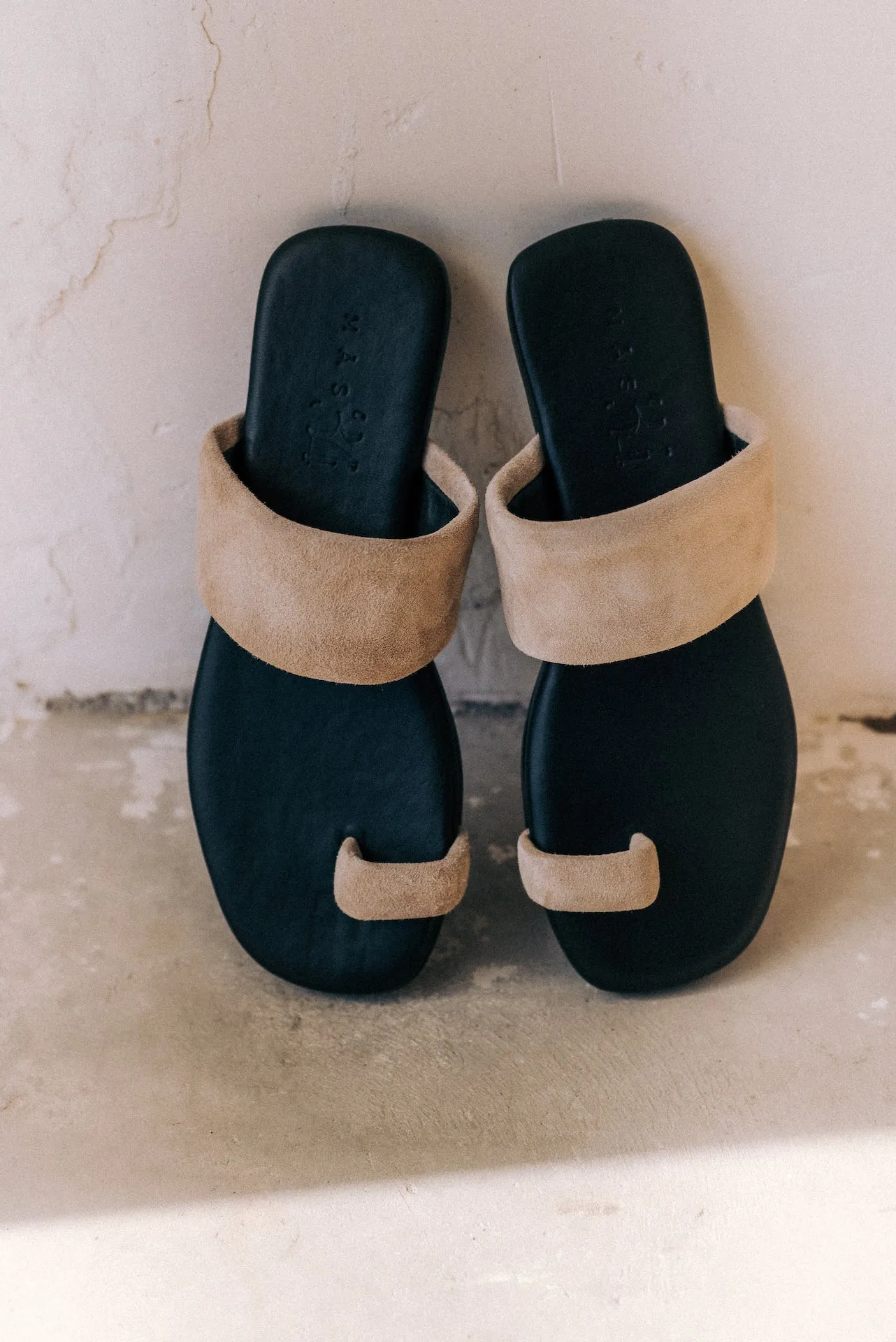 ALEJANDRA FLAT SANDALS NATURAL SUEDE