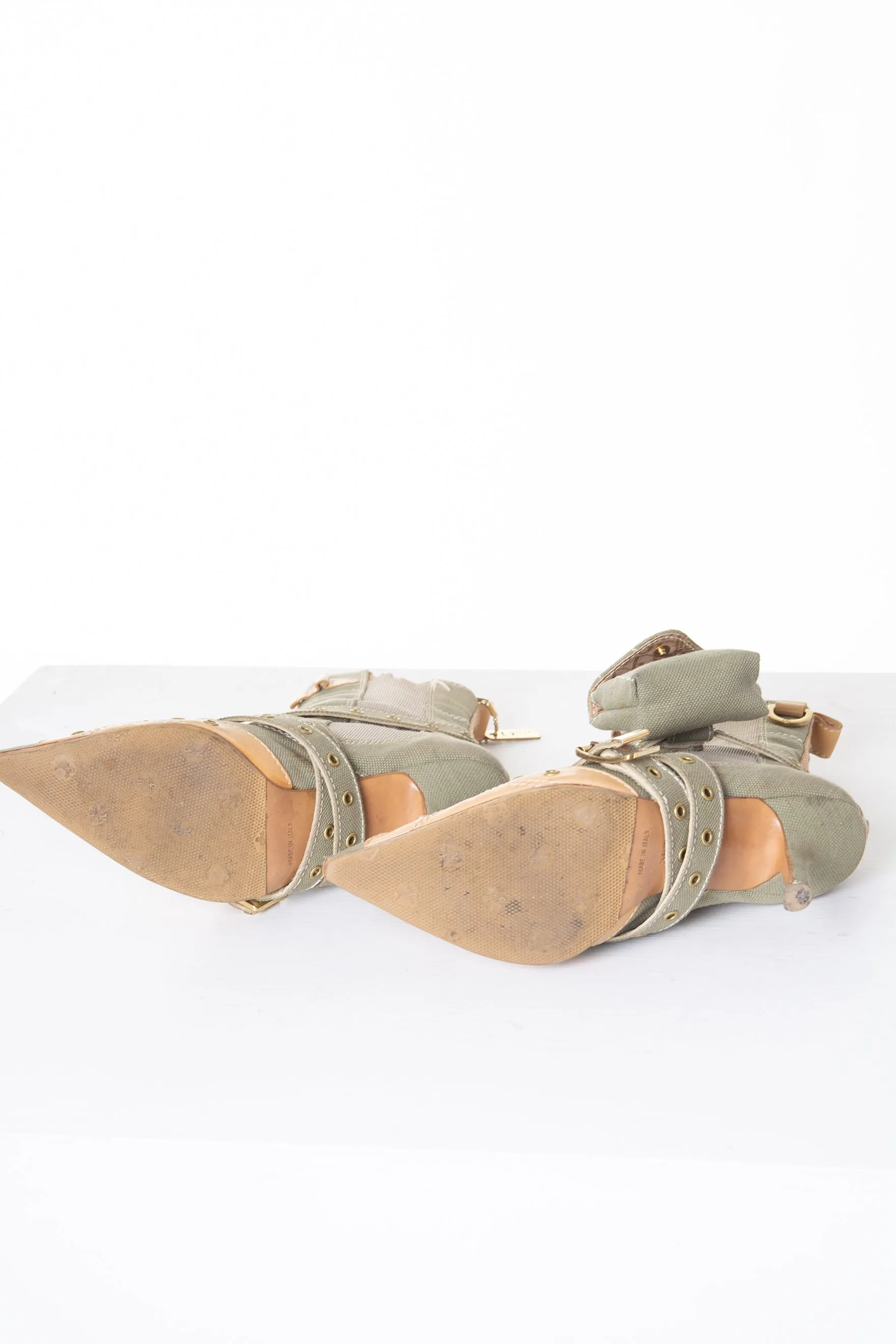 John Galliano era Boots