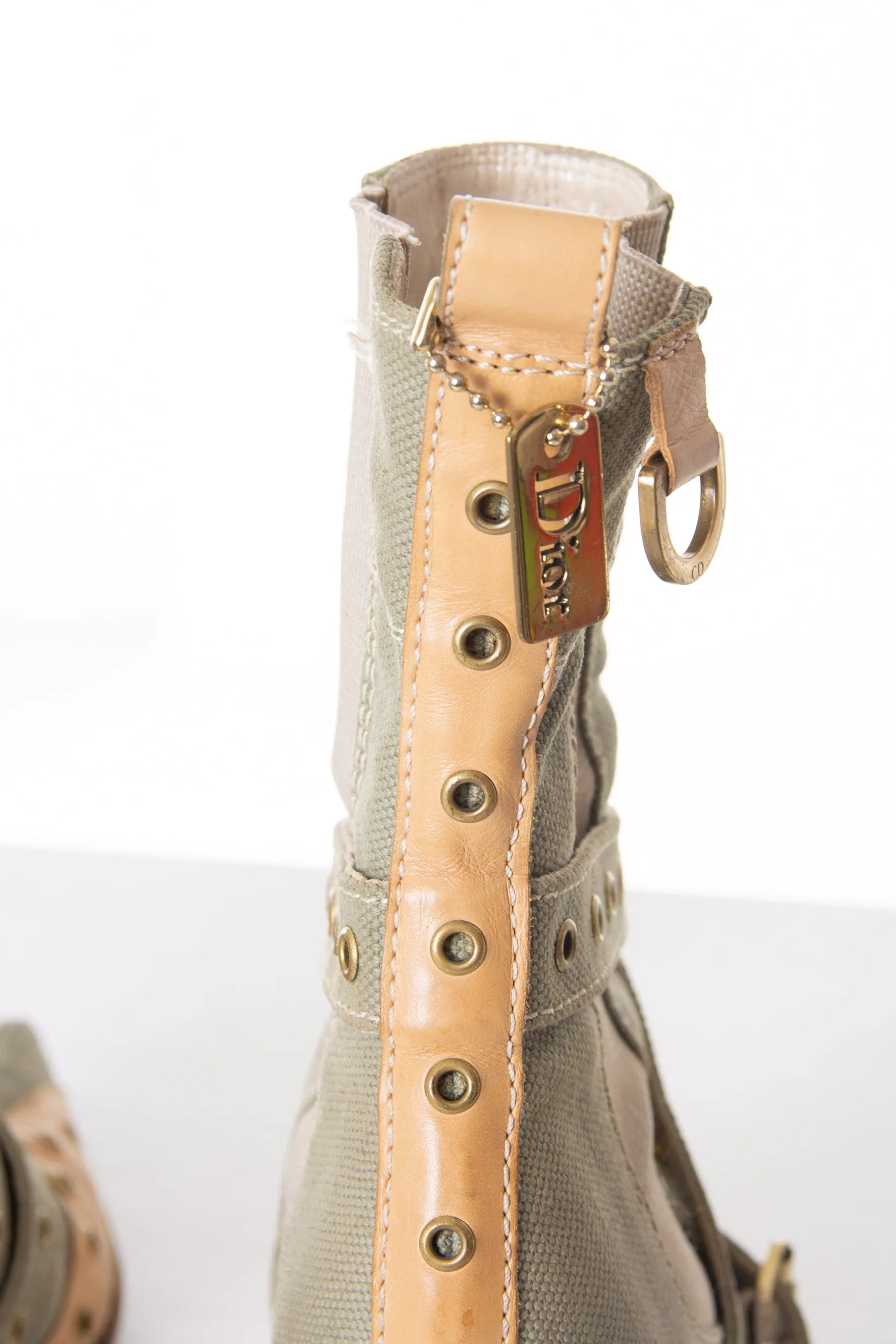 John Galliano era Boots