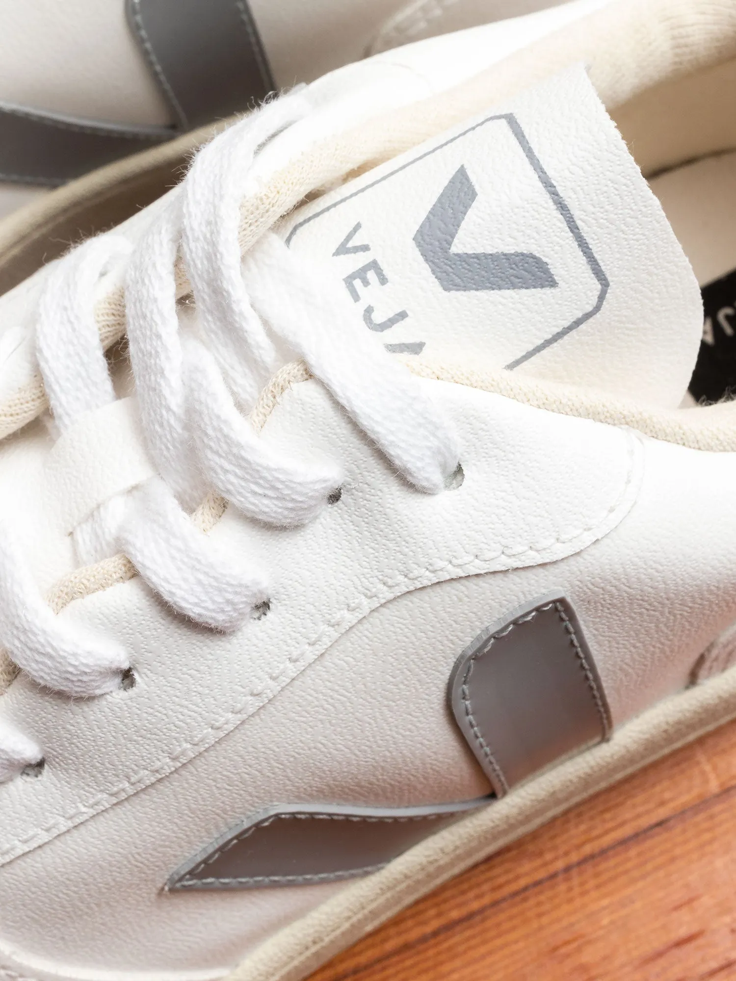 V-10 CWL Sneaker in White Oxford Grey